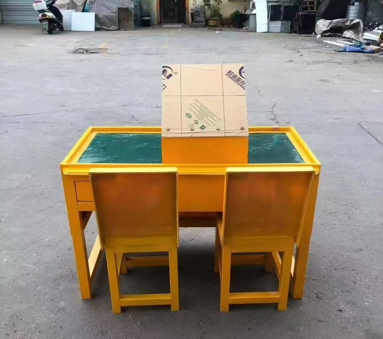 珲春防静电导通桌井下煤矿火工品发放桌：危险品流转的安全守护者